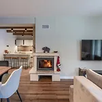 Apartment 3 спални - електрическо подово отопление - бърз Wifi - веранда - в гората - Warm Forest Nest *