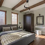 Apartment 3 спални - електрическо подово отопление - бърз Wifi - веранда - в гората - Warm Forest Nest