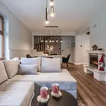 3 спални - електрическо подово отопление - бърз Wifi - веранда - в гората - Warm Forest Nest Pamporovo