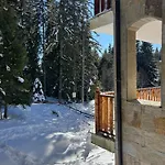 3 спални - електрическо подово отопление - бърз Wifi - веранда - в гората - Warm Forest Nest Apartment