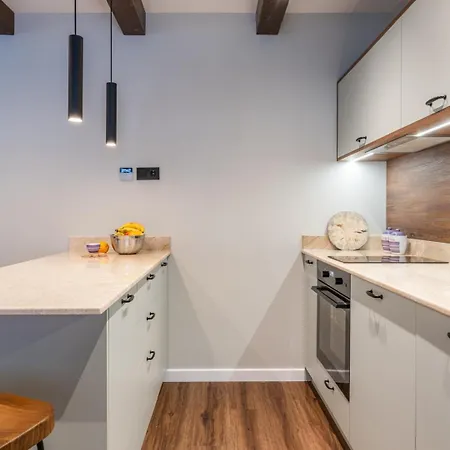 Apartment 3 спални - електрическо подово отопление - бърз Wifi - веранда - в гората - Warm Forest Nest *