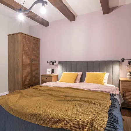 Apartment 3 спални - електрическо подово отопление - бърз Wifi - веранда - в гората - Warm Forest Nest