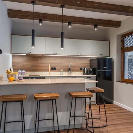 3 спални - електрическо подово отопление - бърз Wifi - веранда - в гората - Warm Forest Nest Apartment Pamporovo