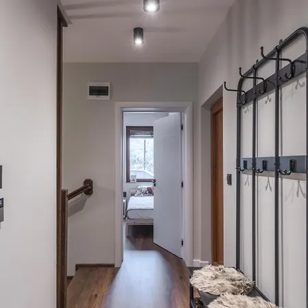 3 спални - електрическо подово отопление - бърз Wifi - веранда - в гората - Warm Forest Nest Apartment Pamporovo