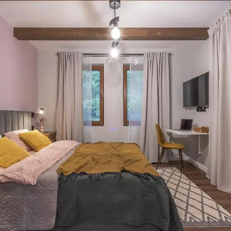 Apartment 3 спални - електрическо подово отопление - бърз Wifi - веранда - в гората - Warm Forest Nest