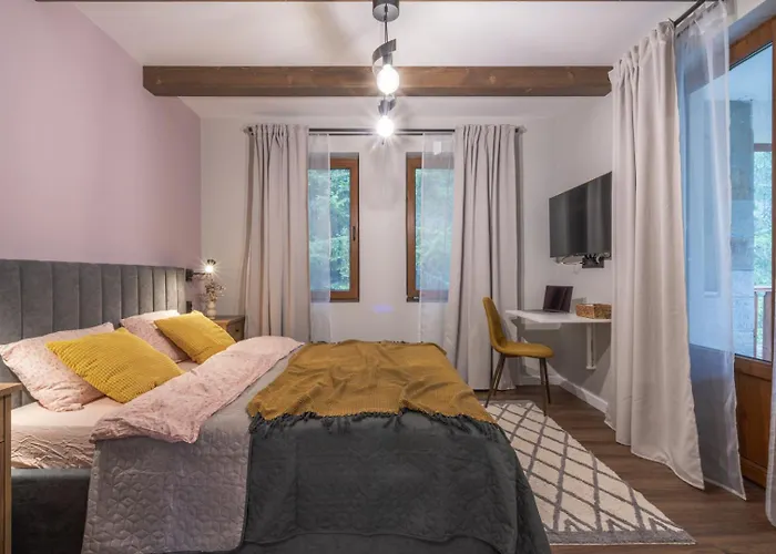 Apartment 3 спални - електрическо подово отопление - бърз Wifi - веранда - в гората - Warm Forest Nest